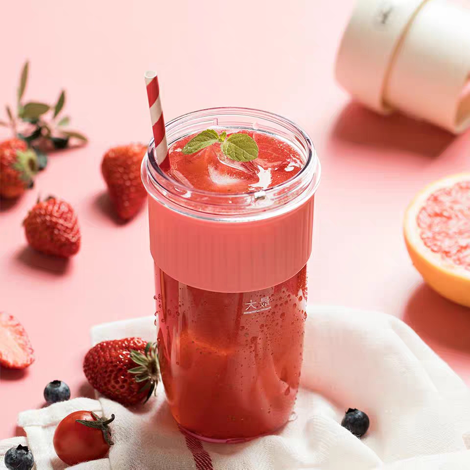 1444349914 Hungry Bear Portable Juice Blender - Image 1
