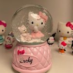 Sanrio Hellokitty Crystal Ball Music Box Cartoon Sanrio Kitty Lovers Vintage Birthady Gifts Glowing Snowflakes Music Box Desk Decoration